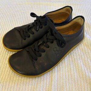 Vivobarefoot Men's Black and Tan Addis Leather Sneakers